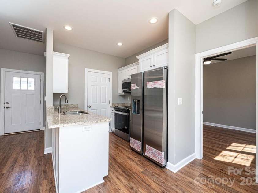 1314 39th Street Circle, Hickory, NC 28602.  MLS# CAR4242476, YatesRealty ID 4082. 