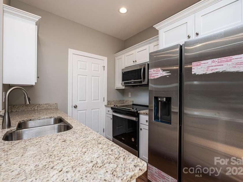 1314 39th Street Circle, Hickory, NC 28602.  MLS# CAR4242476, YatesRealty ID 4082. 