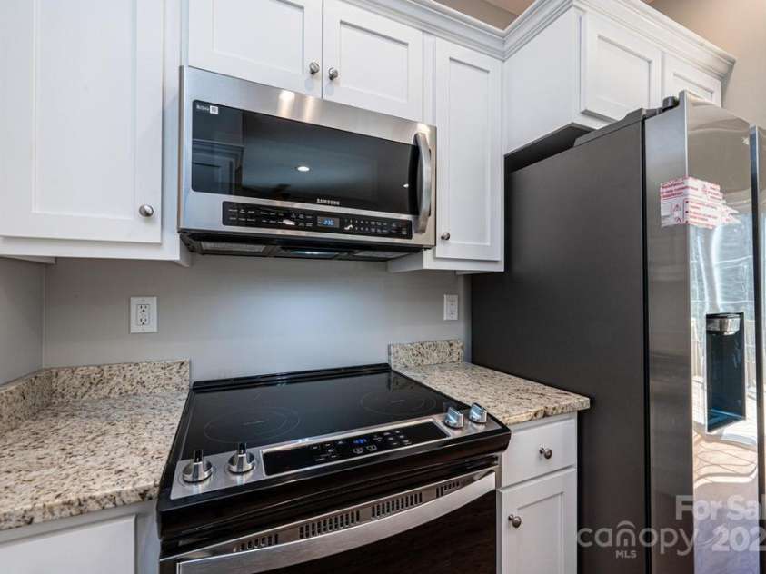 1314 39th Street Circle, Hickory, NC 28602.  MLS# CAR4242476, YatesRealty ID 4082. 