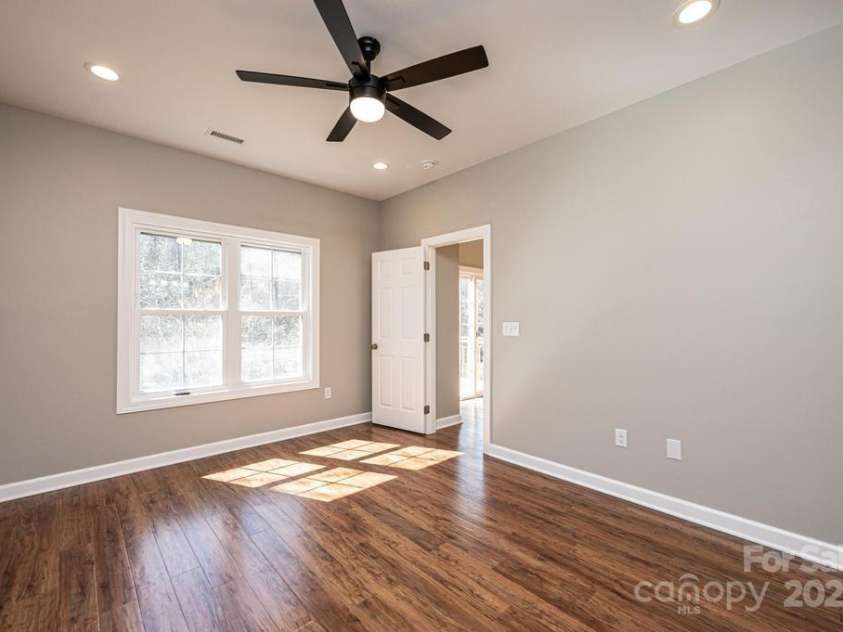 1314 39th Street Circle, Hickory, NC 28602.  MLS# CAR4242476, YatesRealty ID 4082. 