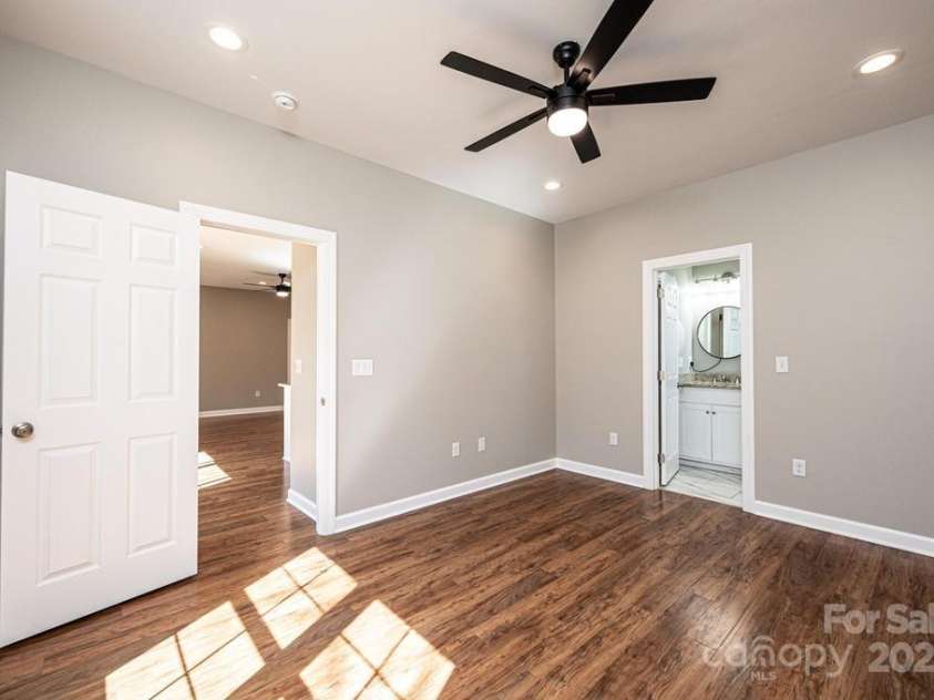 1314 39th Street Circle, Hickory, NC 28602.  MLS# CAR4242476, YatesRealty ID 4082. 