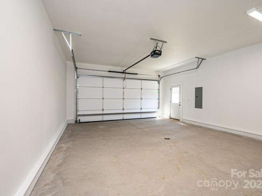 1314 39th Street Circle, Hickory, NC 28602.  MLS# CAR4242476, YatesRealty ID 4082. 