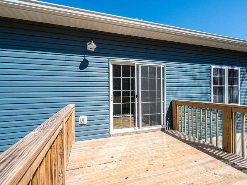 1314 39th Street Circle, Hickory, NC 28602.  MLS# CAR4242476, YatesRealty ID 4082. 