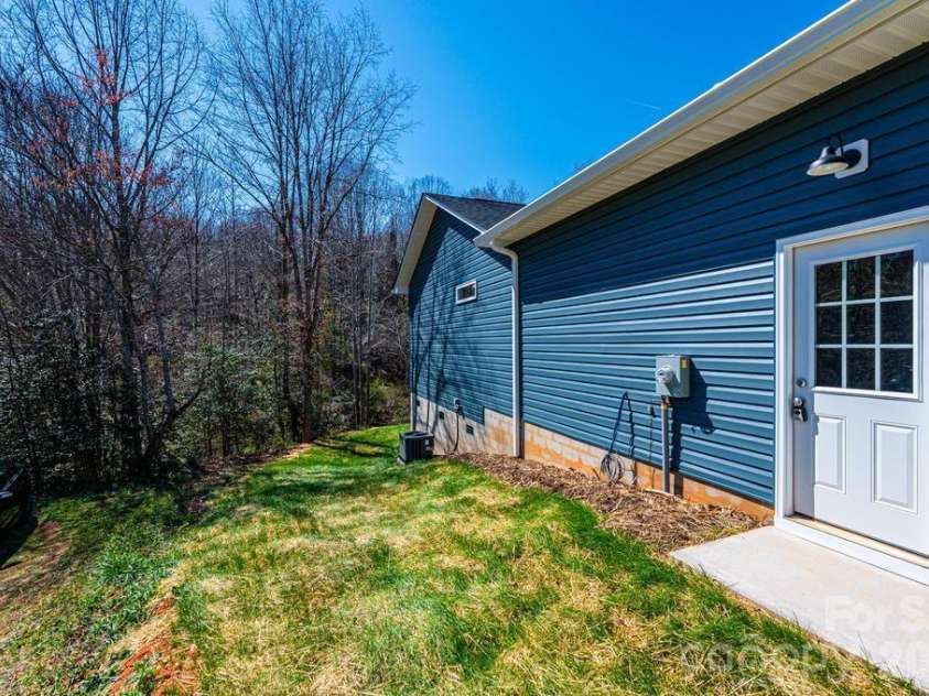 1314 39th Street Circle, Hickory, NC 28602.  MLS# CAR4335784, YatesRealty ID 4082. 