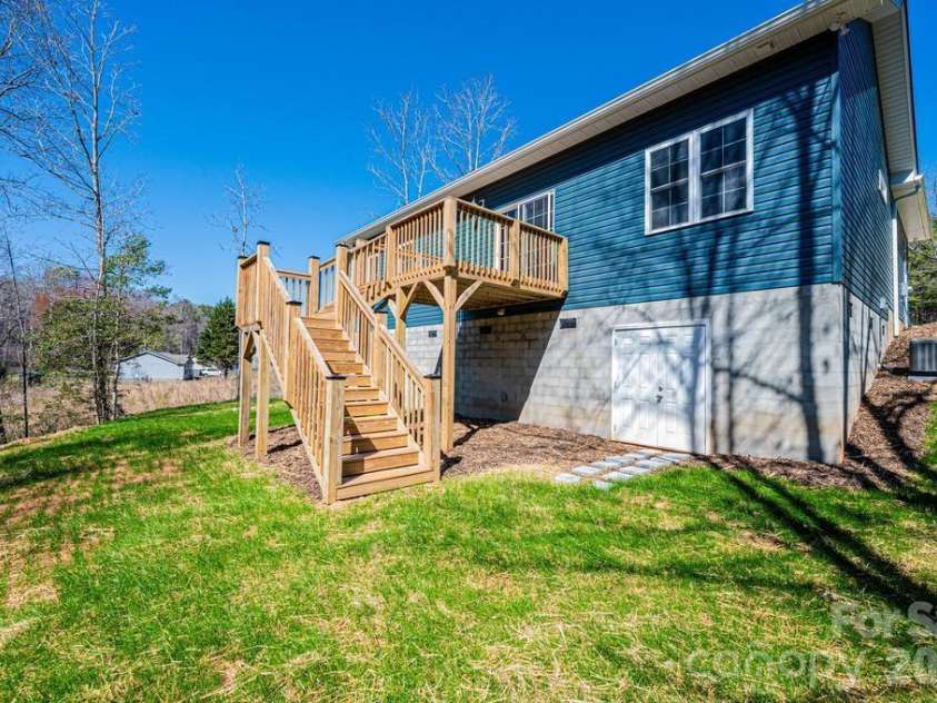 1314 39th Street Circle, Hickory, NC 28602.  MLS# CAR4335784, YatesRealty ID 4082. 