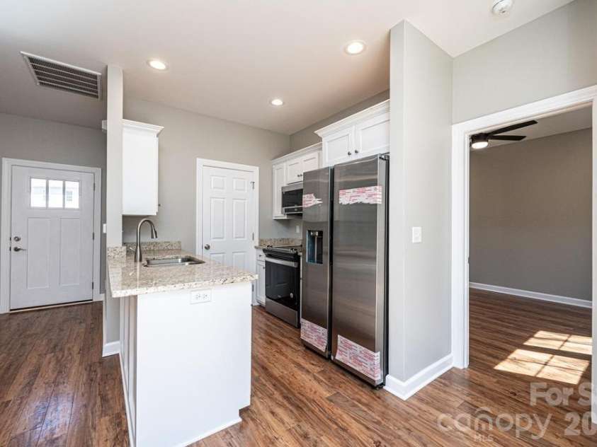 1314 39th Street Circle, Hickory, NC 28602.  MLS# CAR4335784, YatesRealty ID 4082. 