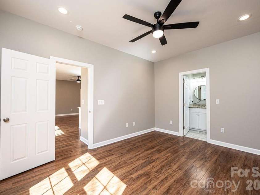 1314 39th Street Circle, Hickory, NC 28602.  MLS# CAR4335784, YatesRealty ID 4082. 