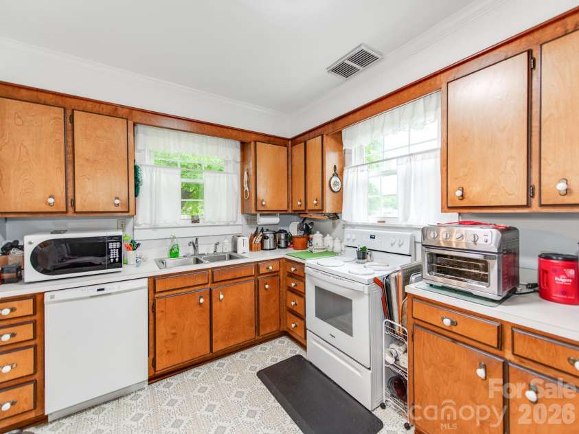 1281 Old Charlotte Road, Concord, NC 28027.  MLS# CAR4409044, YatesRealty ID 40821. 
