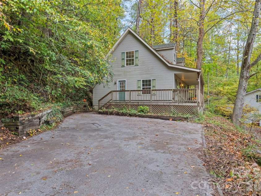 42 Greenview Drive, Maggie Valley, NC 28751.  MLS# CAR4311130, YatesRealty ID 40821. 
