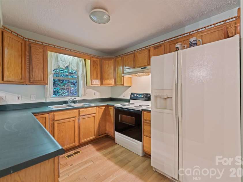 42 Greenview Drive, Maggie Valley, NC 28751.  MLS# CAR4311130, YatesRealty ID 40821. 