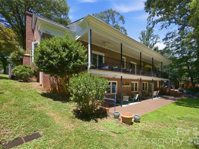 455 Heathcote Drive, Statesville, NC 28677.  MLS# CAR4377462, YatesRealty ID 40823. 