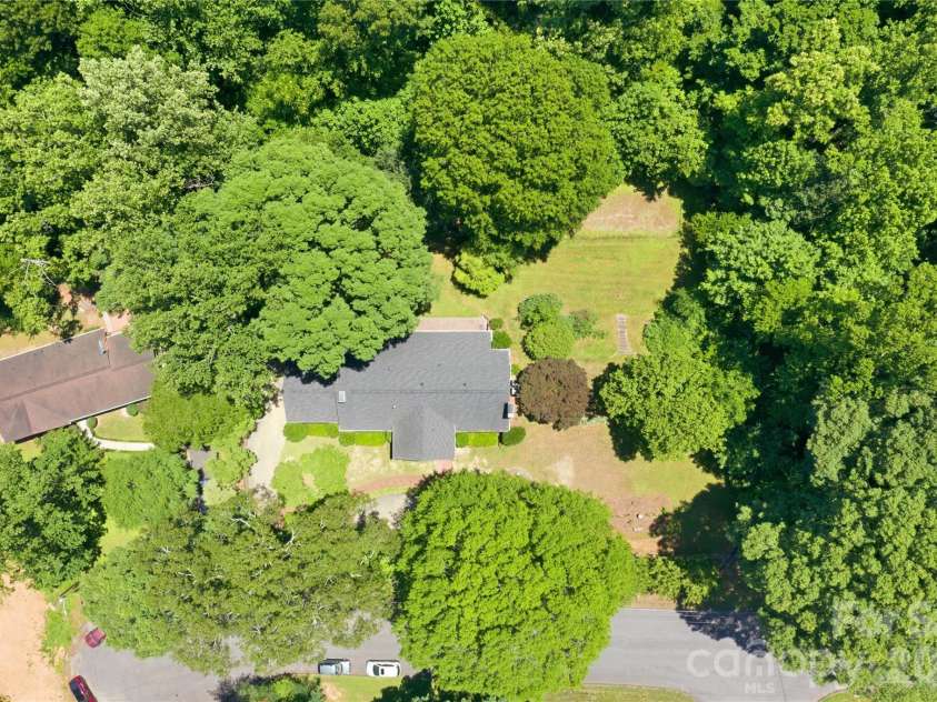 455 Heathcote Drive, Statesville, NC 28677.  MLS# CAR4377462, YatesRealty ID 40823. 