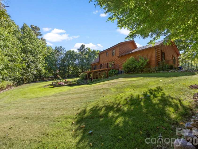 133 Folkstone Road, Mooresville, NC 28117.  MLS# CAR4397387, YatesRealty ID 40824. 