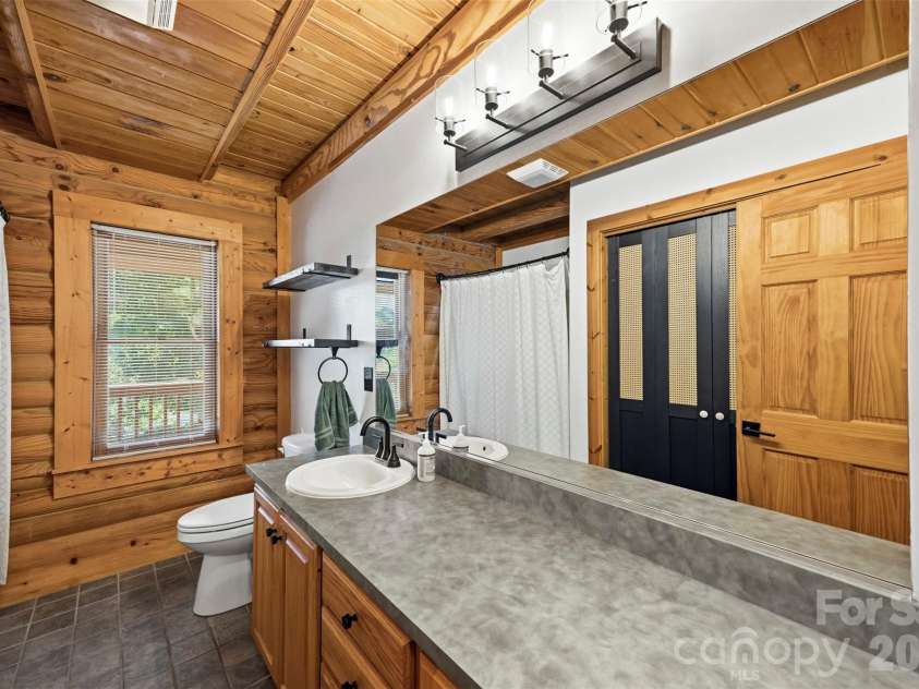 133 Folkstone Road, Mooresville, NC 28117.  MLS# CAR4397387, YatesRealty ID 40824. Main Floor Full Bathroom