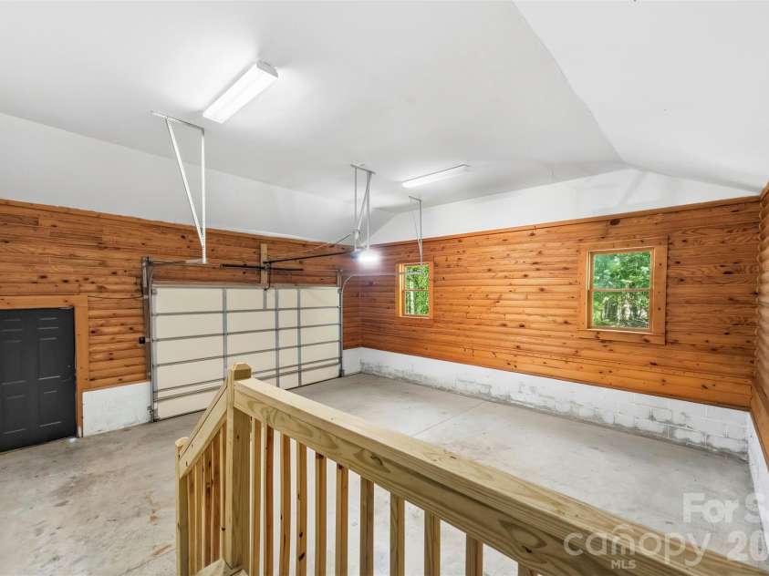 133 Folkstone Road, Mooresville, NC 28117.  MLS# CAR4397387, YatesRealty ID 40824. Oversized Garage