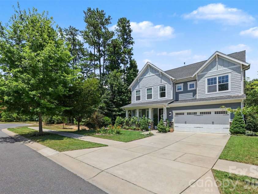 9014 Manor Oak Court, Charlotte, NC 28277.  MLS# CAR4404842, YatesRealty ID 40825. 