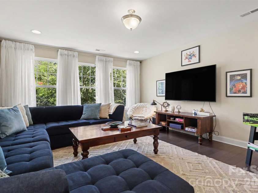 9014 Manor Oak Court, Charlotte, NC 28277.  MLS# CAR4404842, YatesRealty ID 40825. 