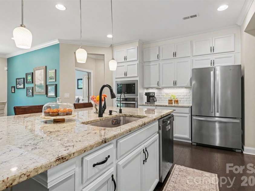 9014 Manor Oak Court, Charlotte, NC 28277.  MLS# CAR4404842, YatesRealty ID 40825. 