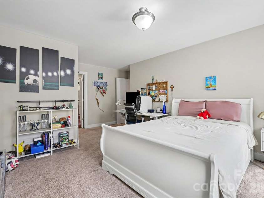 9014 Manor Oak Court, Charlotte, NC 28277.  MLS# CAR4404842, YatesRealty ID 40825. 