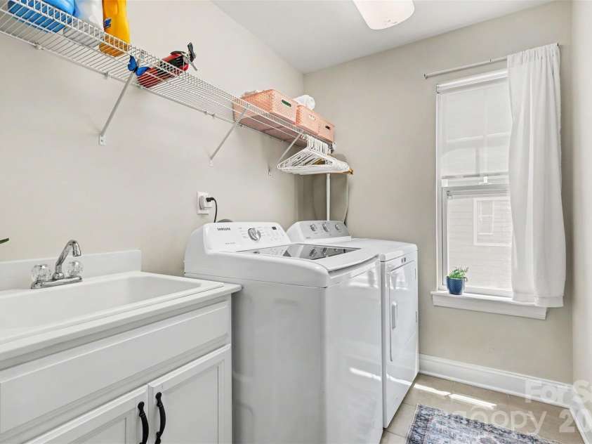 9014 Manor Oak Court, Charlotte, NC 28277.  MLS# CAR4404842, YatesRealty ID 40825. 