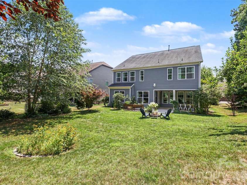 9014 Manor Oak Court, Charlotte, NC 28277.  MLS# CAR4404842, YatesRealty ID 40825. 