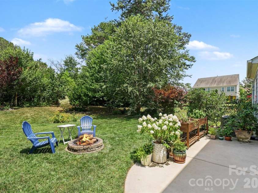 9014 Manor Oak Court, Charlotte, NC 28277.  MLS# CAR4404842, YatesRealty ID 40825. 