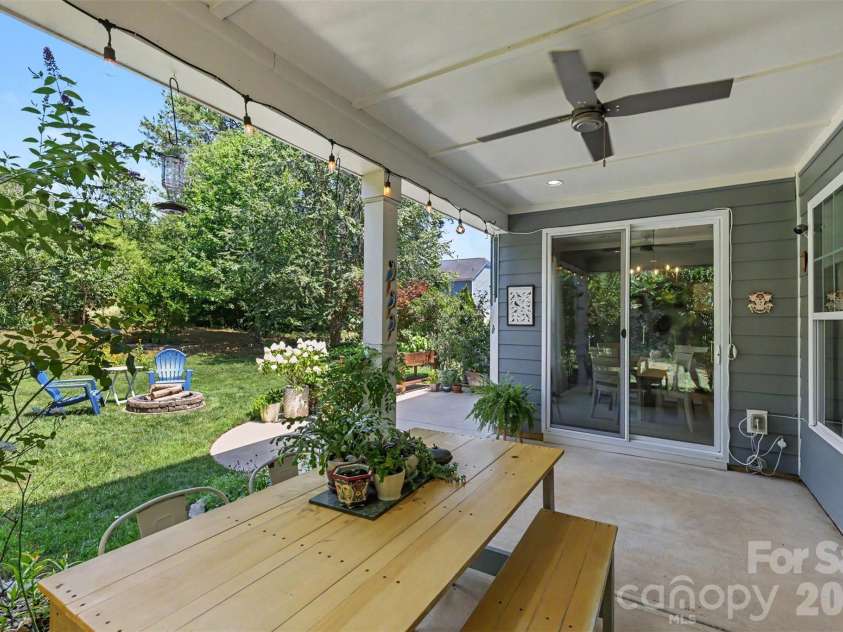 9014 Manor Oak Court, Charlotte, NC 28277.  MLS# CAR4404842, YatesRealty ID 40825. 