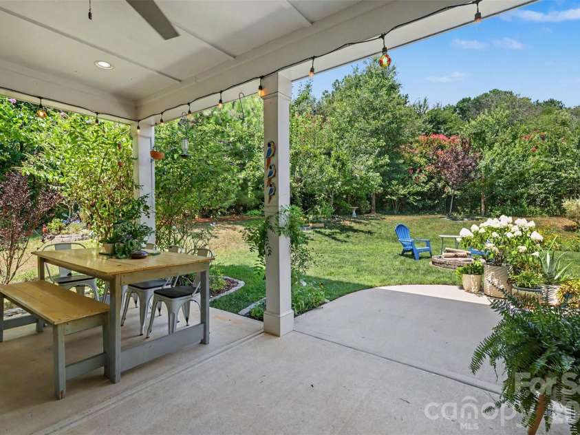 9014 Manor Oak Court, Charlotte, NC 28277.  MLS# CAR4404842, YatesRealty ID 40825. 