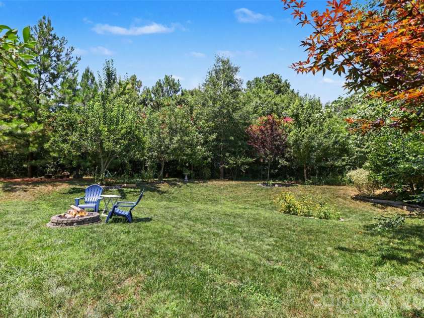 9014 Manor Oak Court, Charlotte, NC 28277.  MLS# CAR4404842, YatesRealty ID 40825. 