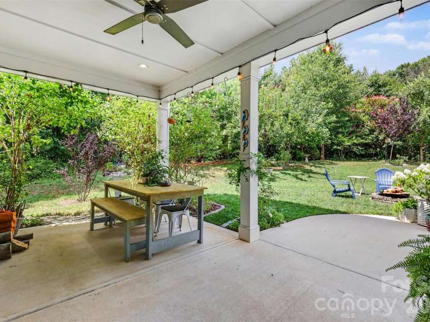 9014 Manor Oak Court, Charlotte, NC 28277.  MLS# CAR4404842, YatesRealty ID 40825. 