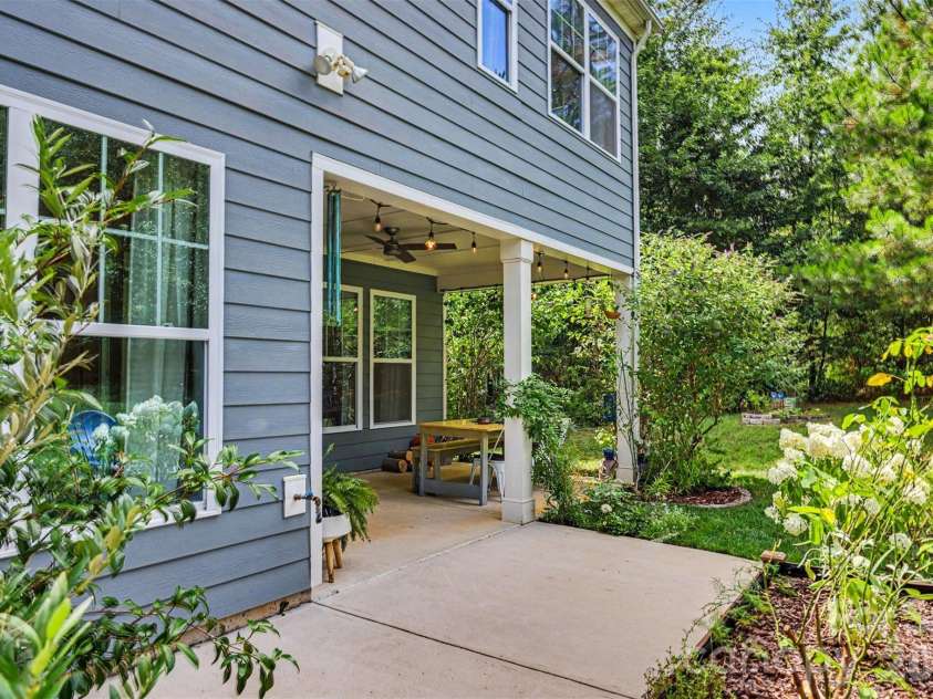 9014 Manor Oak Court, Charlotte, NC 28277.  MLS# CAR4404842, YatesRealty ID 40825. 