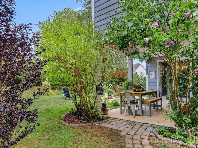 9014 Manor Oak Court, Charlotte, NC 28277.  MLS# CAR4404842, YatesRealty ID 40825. 