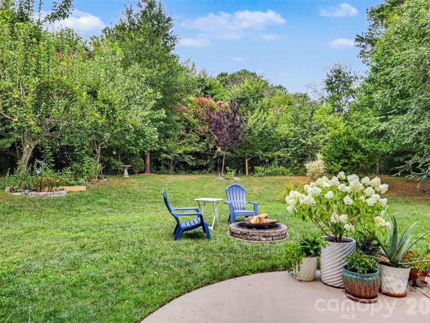 9014 Manor Oak Court, Charlotte, NC 28277.  MLS# CAR4404842, YatesRealty ID 40825. 