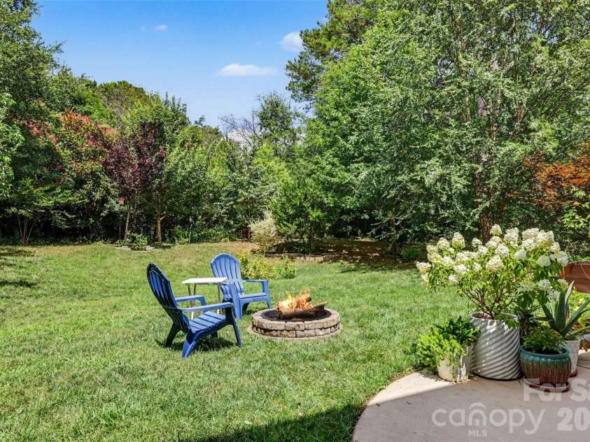 9014 Manor Oak Court, Charlotte, NC 28277.  MLS# CAR4404842, YatesRealty ID 40825. 