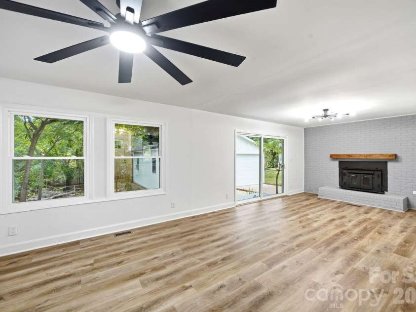 1453 Grovewood Drive, Charlotte, NC 28208.  MLS# CAR4407052, YatesRealty ID 40826. 