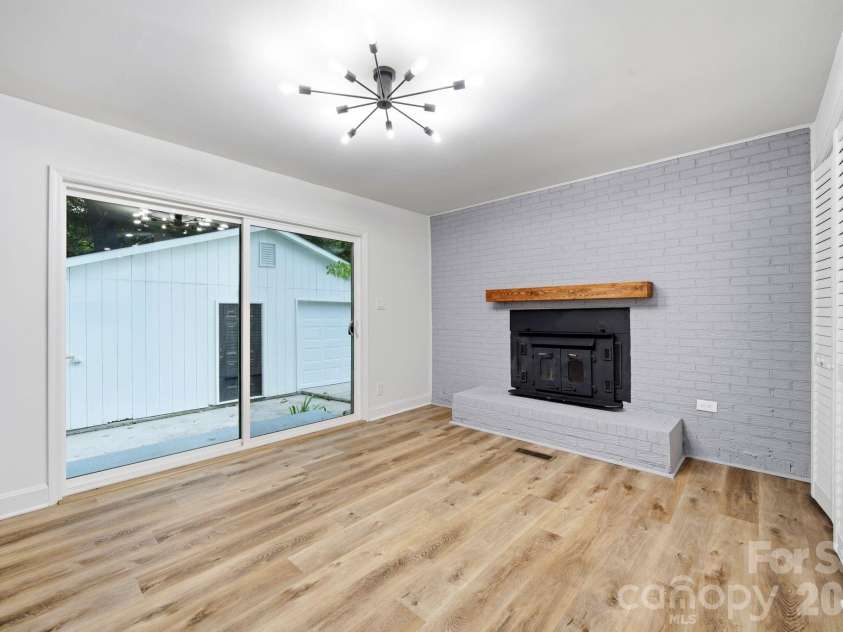 1453 Grovewood Drive, Charlotte, NC 28208.  MLS# CAR4407052, YatesRealty ID 40826. 