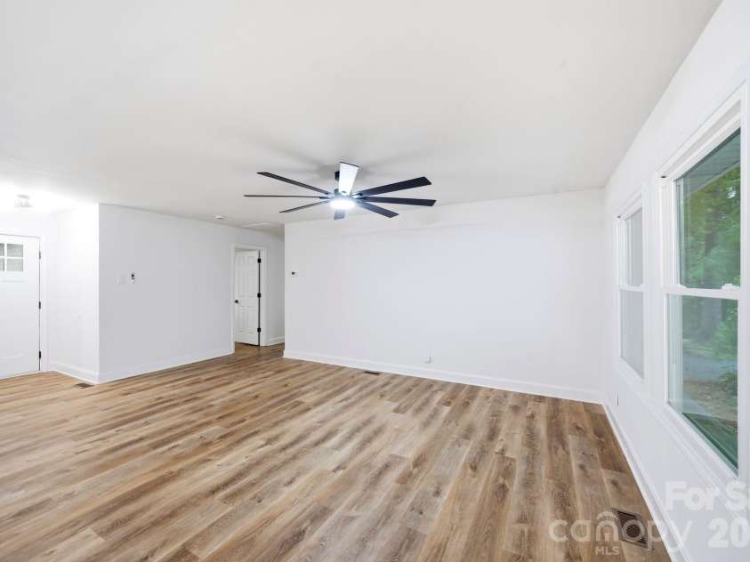 1453 Grovewood Drive, Charlotte, NC 28208.  MLS# CAR4407052, YatesRealty ID 40826. 