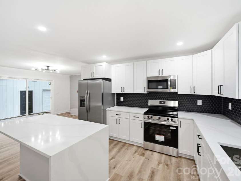 1453 Grovewood Drive, Charlotte, NC 28208.  MLS# CAR4407052, YatesRealty ID 40826. 