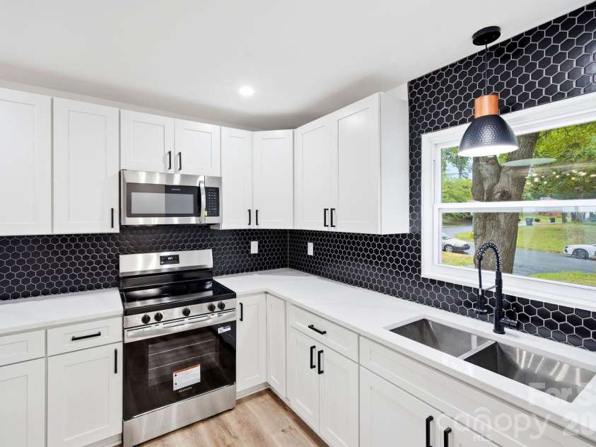 1453 Grovewood Drive, Charlotte, NC 28208.  MLS# CAR4407052, YatesRealty ID 40826. 