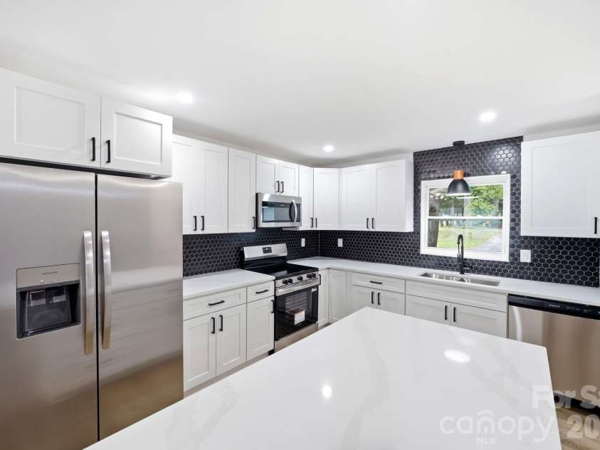 1453 Grovewood Drive, Charlotte, NC 28208.  MLS# CAR4407052, YatesRealty ID 40826. 