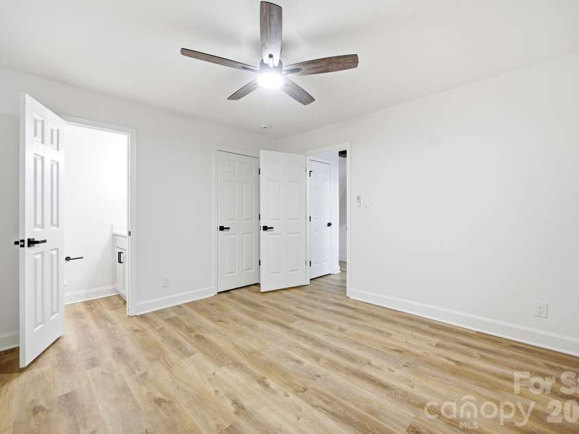1453 Grovewood Drive, Charlotte, NC 28208.  MLS# CAR4407052, YatesRealty ID 40826. 