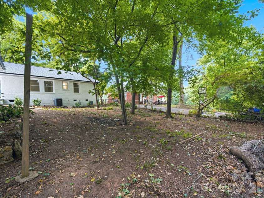1453 Grovewood Drive, Charlotte, NC 28208.  MLS# CAR4407052, YatesRealty ID 40826. 