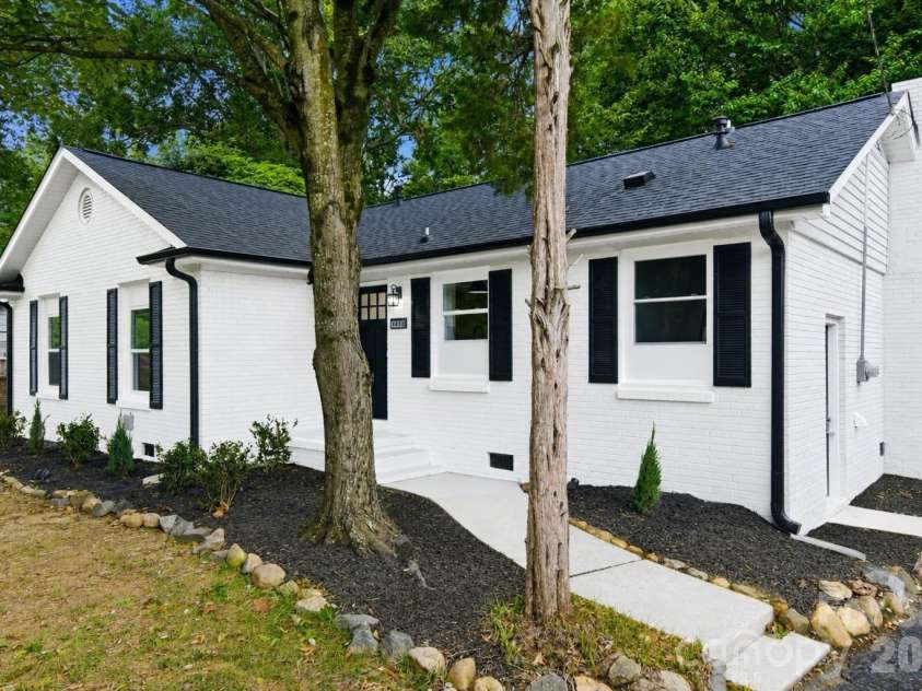 1453 Grovewood Drive, Charlotte, NC 28208.  MLS# CAR4407052, YatesRealty ID 40826. 