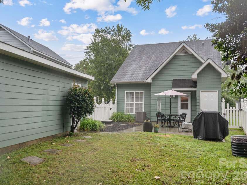 13523 Carleen Way Drive, Charlotte, NC 28213.  MLS# CAR4406221, YatesRealty ID 40827. 