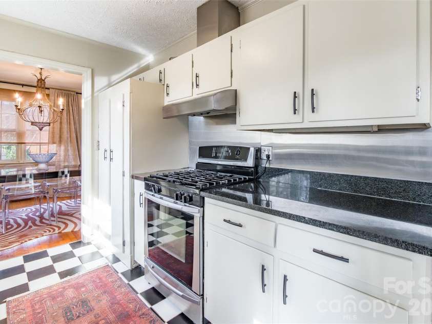 3728 Stonehaven Drive, Charlotte, NC 28215.  MLS# CAR4342946, YatesRealty ID 4083. 