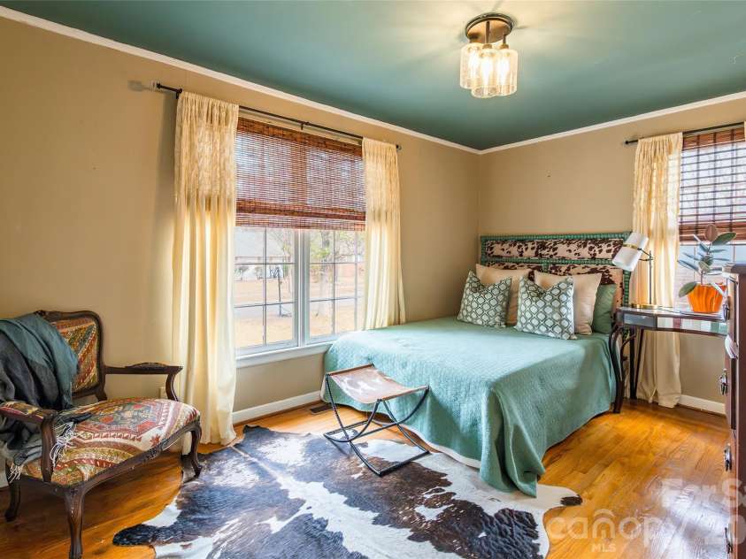 3728 Stonehaven Drive, Charlotte, NC 28215.  MLS# CAR4342946, YatesRealty ID 4083. 