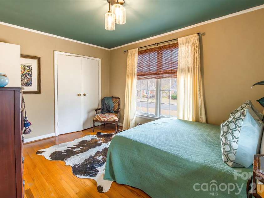 3728 Stonehaven Drive, Charlotte, NC 28215.  MLS# CAR4342946, YatesRealty ID 4083. 