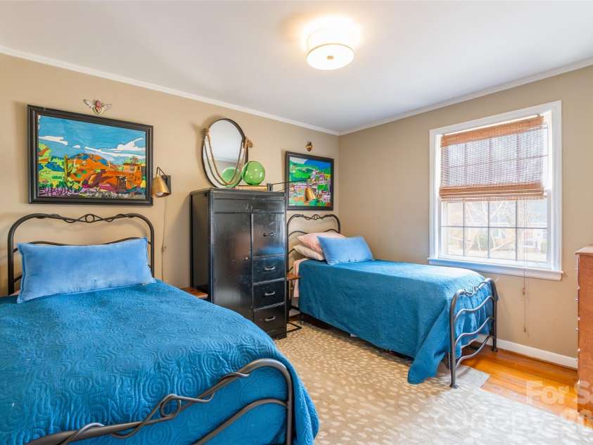 3728 Stonehaven Drive, Charlotte, NC 28215.  MLS# CAR4342946, YatesRealty ID 4083. 