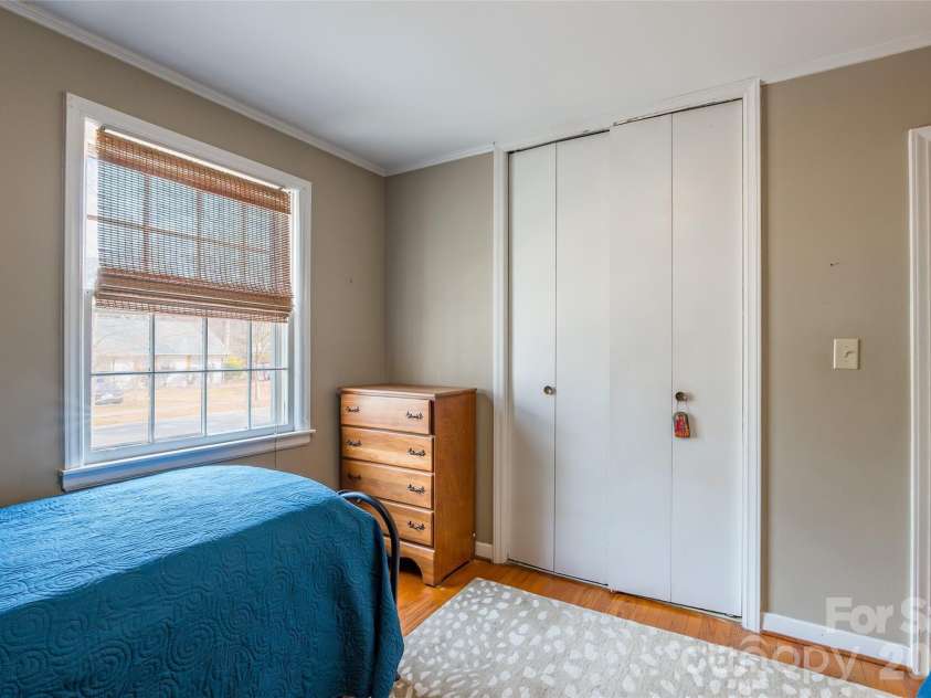 3728 Stonehaven Drive, Charlotte, NC 28215.  MLS# CAR4342946, YatesRealty ID 4083. 