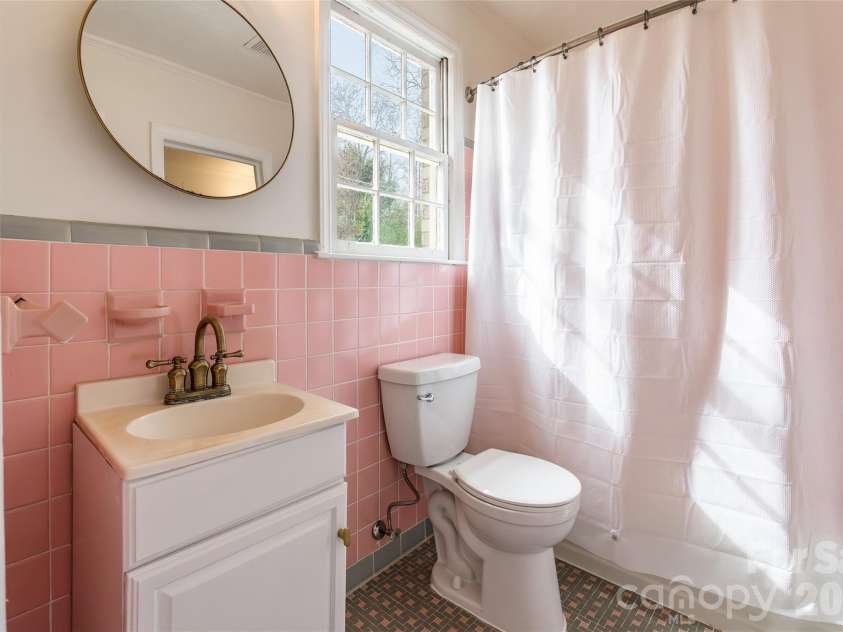 3728 Stonehaven Drive, Charlotte, NC 28215.  MLS# CAR4342946, YatesRealty ID 4083. 